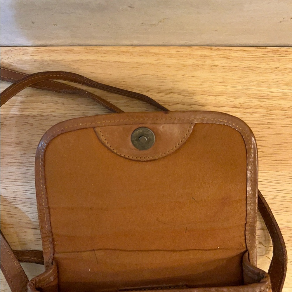 Unisa Vintage Uruguay
Emboss Brown 100% Genuine Leather Crossbody Bag - Picture 7 of 11